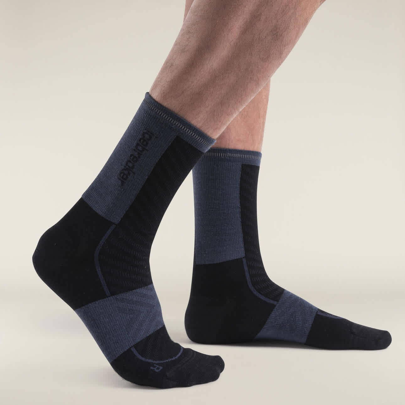 Icebreaker M Merino Blend Run+ Ultralight Crew Black/Graphite - Image 2