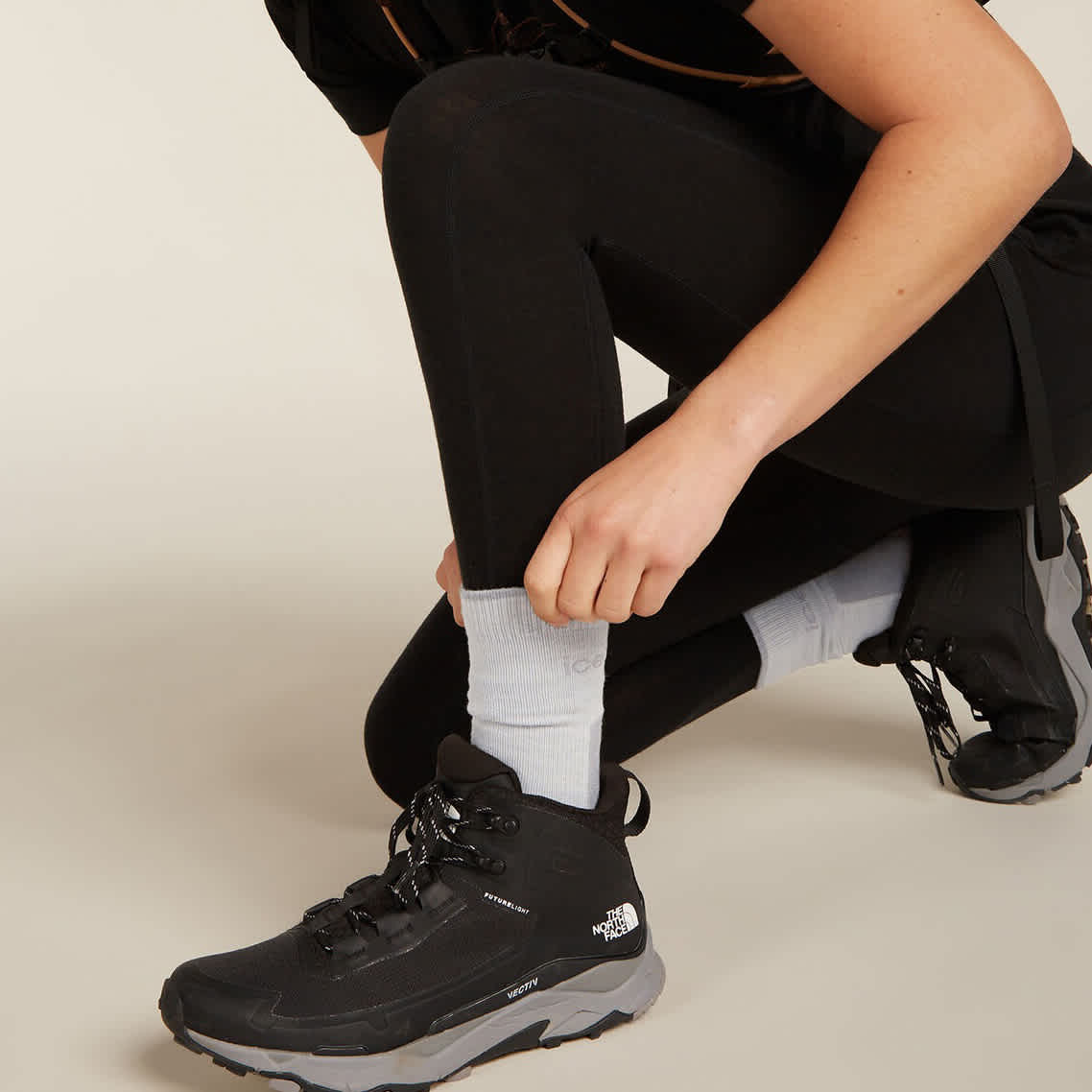 Icebreaker W Merino Hike+ Light Crew Ether/Alloy - Image 3