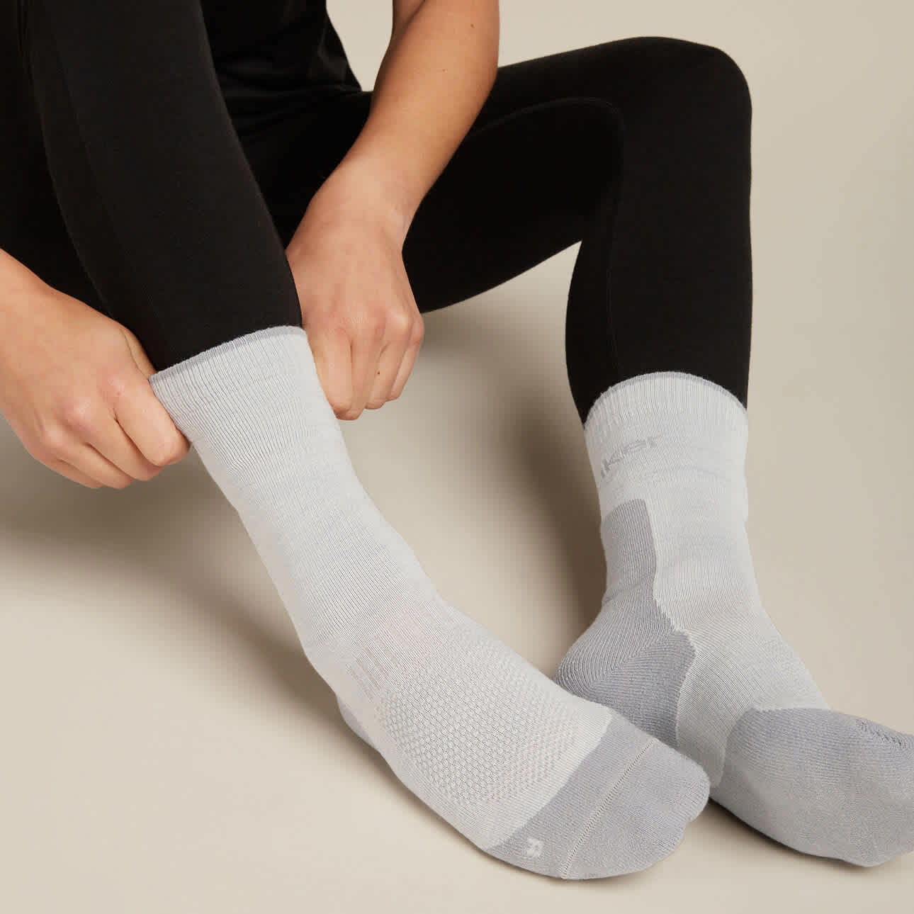 Icebreaker W Merino Hike+ Light Crew Ether/Alloy - Image 2