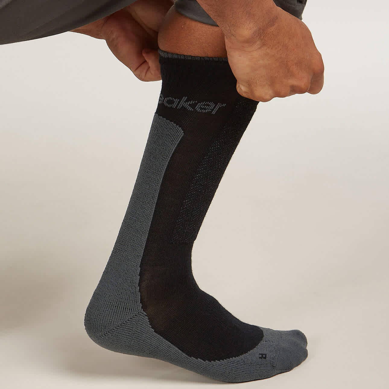 Icebreaker M Merino Hike+ Medium Crew Black/Obsidian - Image 2