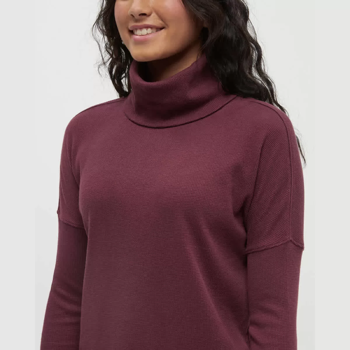 tentree W Highwood Turtleneck Burgundy - Image 3